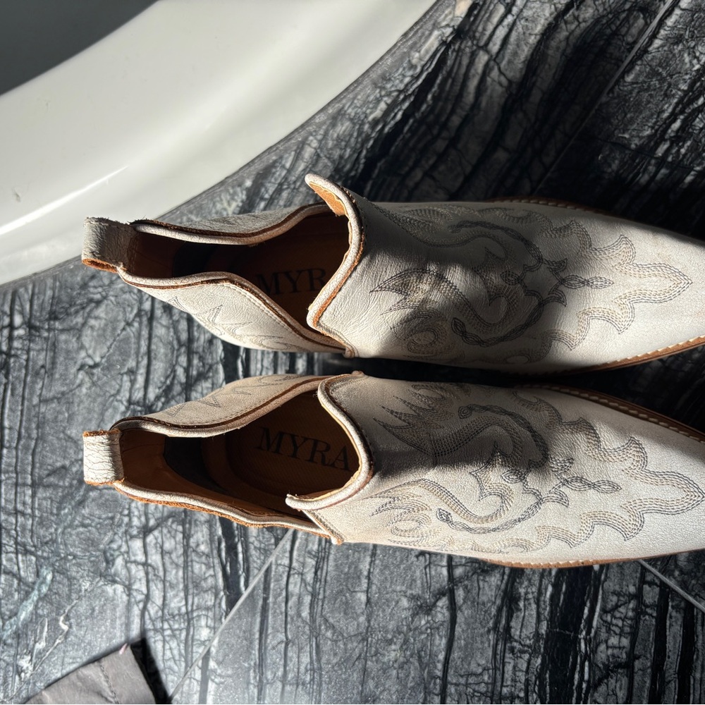 Myra handmade ankle boots - Picture 4 of 6